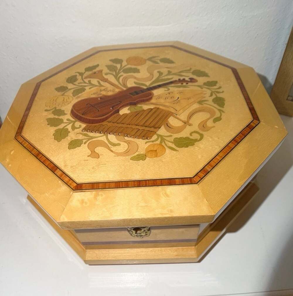 Reuge Vintage Italian Wooden Music Box
(Swiss Musical Movement)